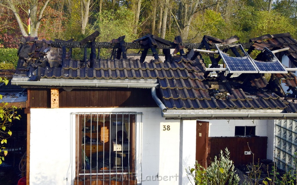 Feuer 1 brannten 3 Lauben Koeln Fuehlingen Kriegerhofstr P052.JPG - Miklos Laubert